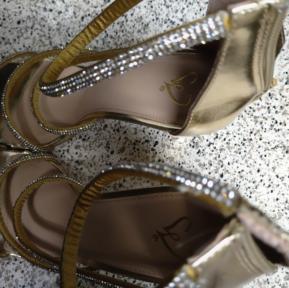 Shoes - Picture 12 of 12